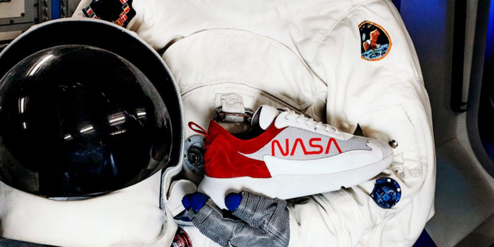 Ini Bentuk Sneaker ‘Planet Mars’ Mercer Amsterdam x NASA! thumbnail